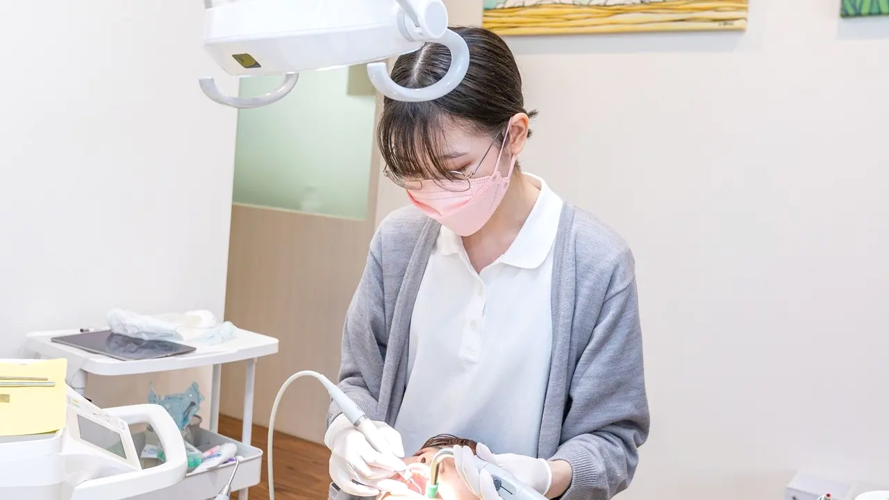 定期メインテナンスでクリーニングを受ける様子